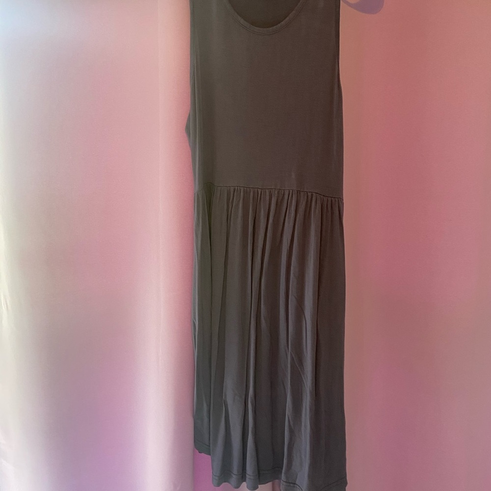 Two dresses - Picture 2 of 3